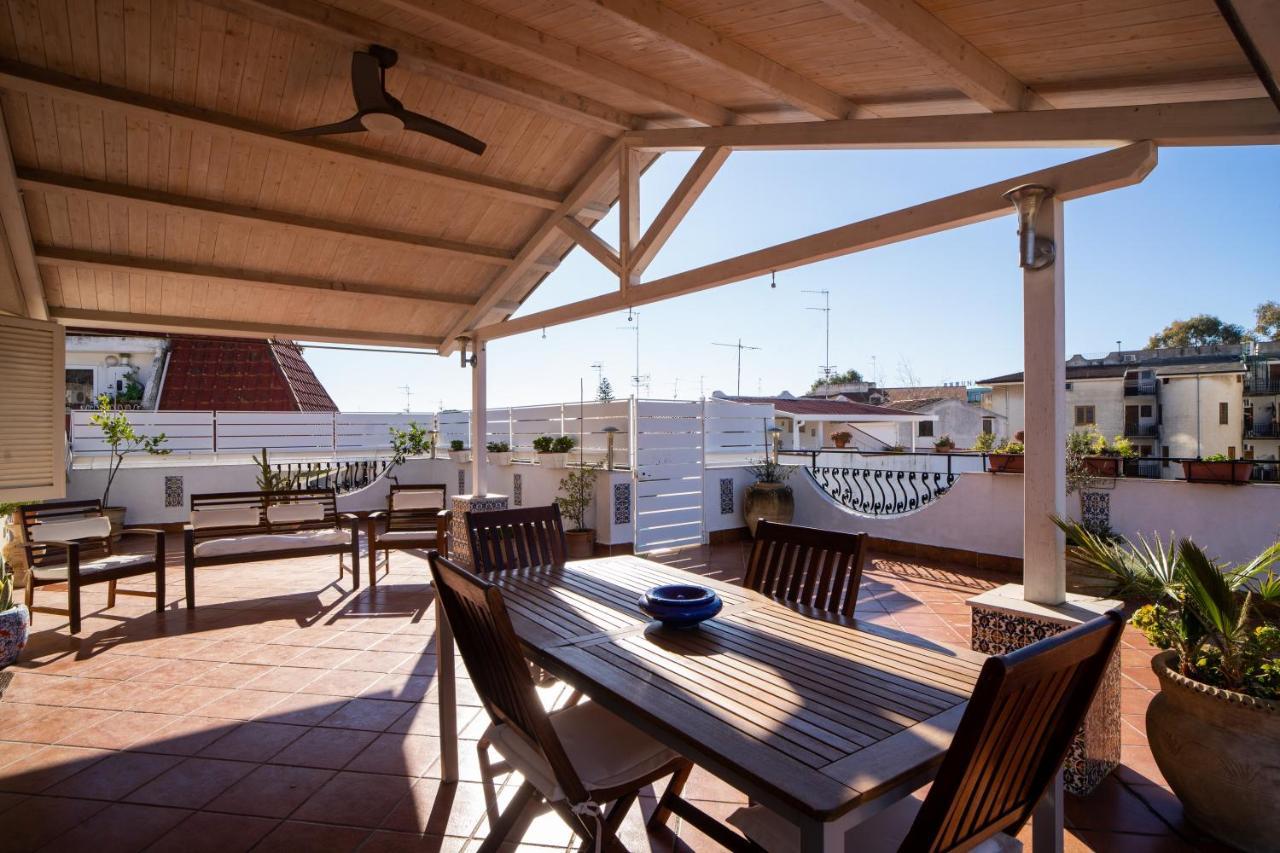 Casa Vacanza Giugio Giardini-Naxos Buitenkant foto