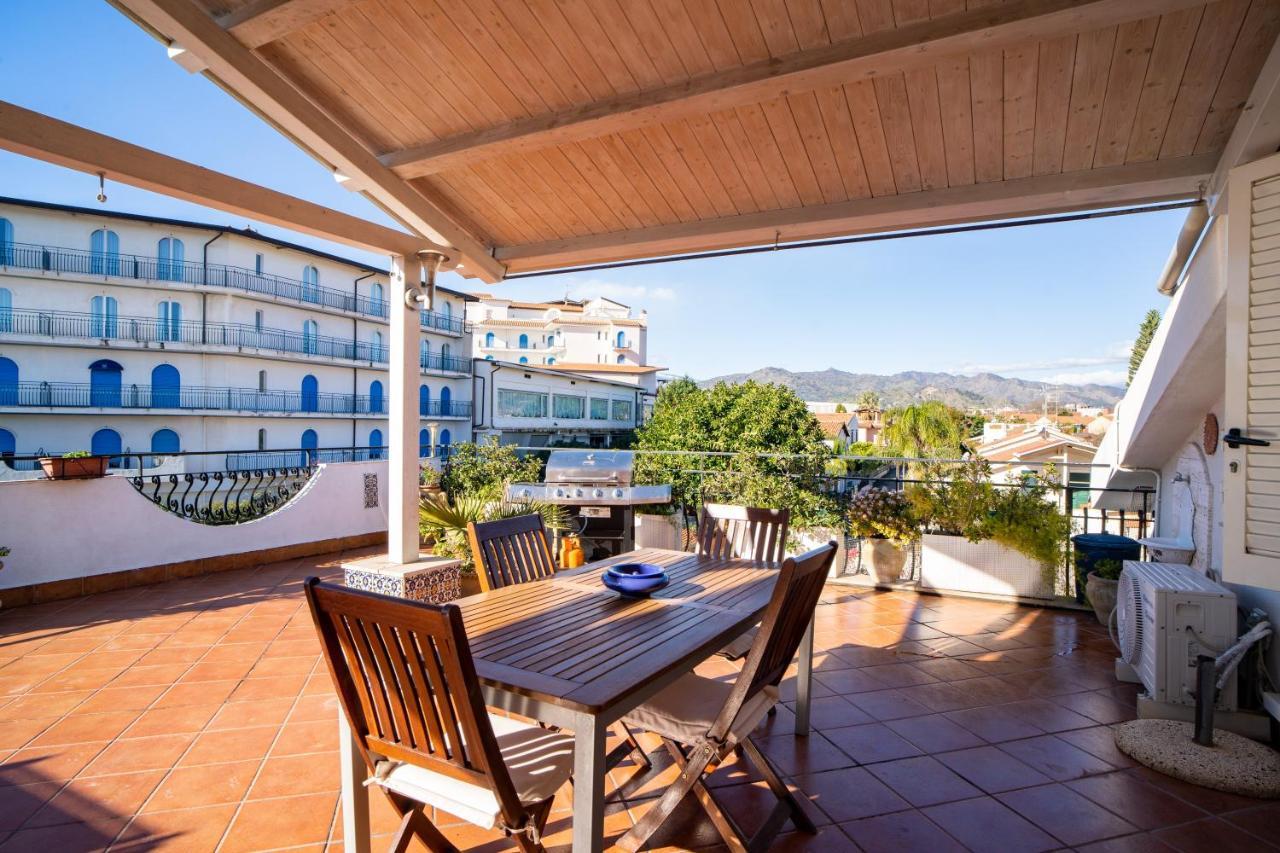 Casa Vacanza Giugio Giardini-Naxos Buitenkant foto