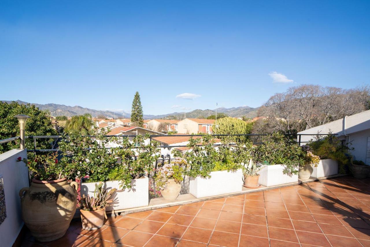 Casa Vacanza Giugio Giardini-Naxos Buitenkant foto